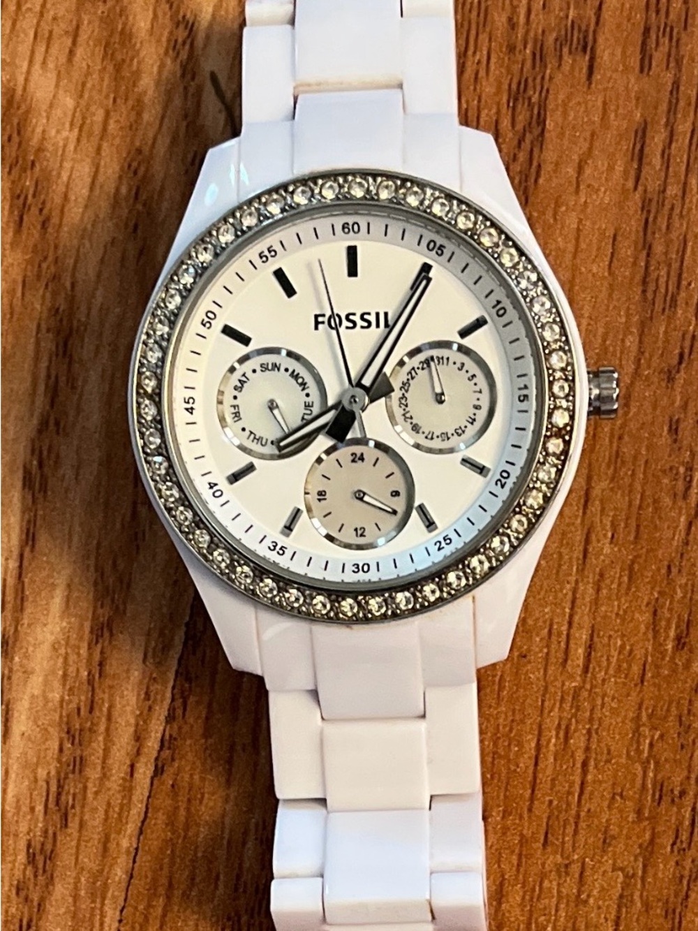 Fossil Stella White Ceramic Link Watch with Crystal Bezel. ES1967 Needs battery